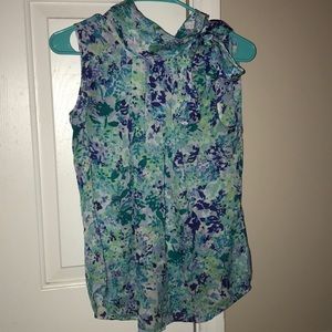Small New York & Co Sleeveless buttoned up blouse